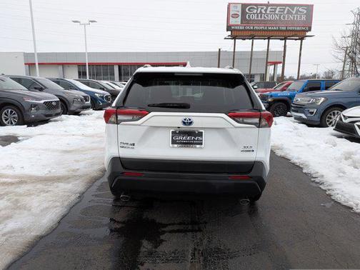 2024 Toyota RAV4 Hybrid XLE