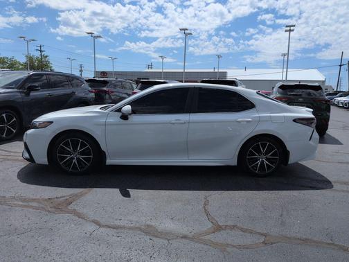 Ice Cap 2023 Toyota Camry SE