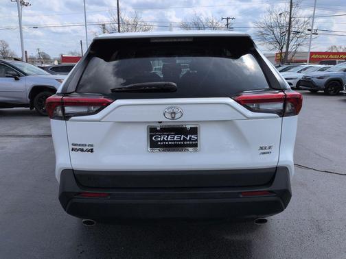 Ice Cap 2023 Toyota RAV4 XLE