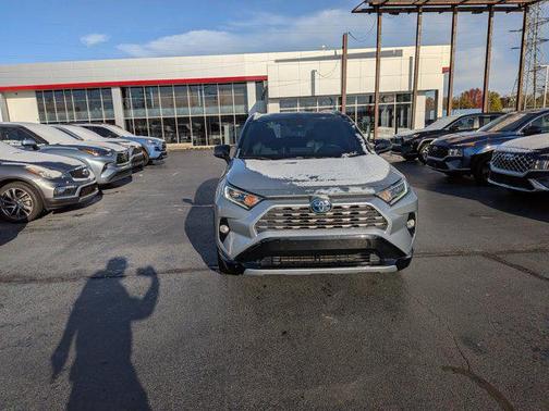 2020 Toyota RAV4 Hybrid SE