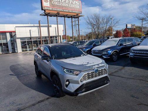 2020 Toyota RAV4 Hybrid SE