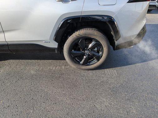 2020 Toyota RAV4 Hybrid SE