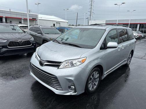 2020 Toyota Sienna XLE