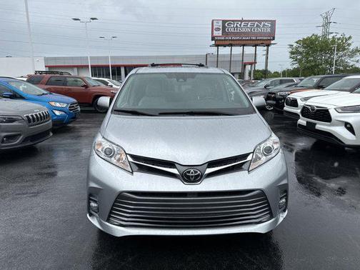 2020 Toyota Sienna XLE