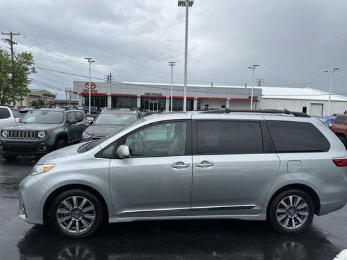 2020 Toyota Sienna XLE