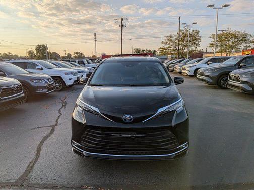 2021 Toyota Sienna XLE 7 Passenger