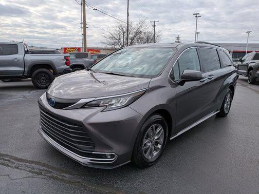 2023 Toyota Sienna XLE