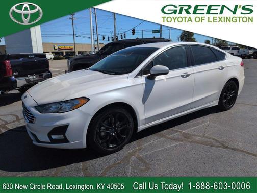 White Platinum Metallic Tri-Coat 2019 Ford Fusion SE