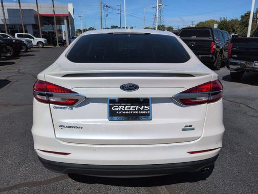 White Platinum Metallic Tri-Coat 2019 Ford Fusion SE