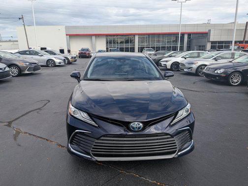 2022 Toyota Camry Hybrid XLE