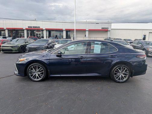 2022 Toyota Camry Hybrid XLE