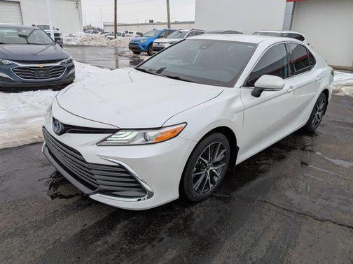 2022 Toyota Camry Hybrid XLE