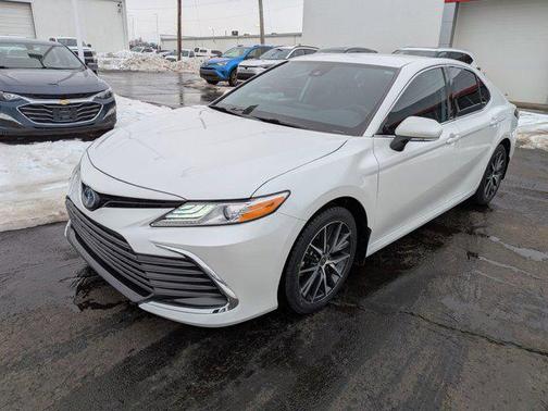 2022 Toyota Camry Hybrid XLE