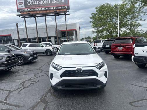 2023 Toyota RAV4 LE