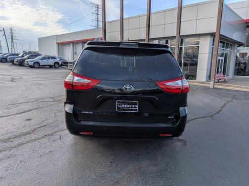 2019 Toyota Sienna XLE Premium
