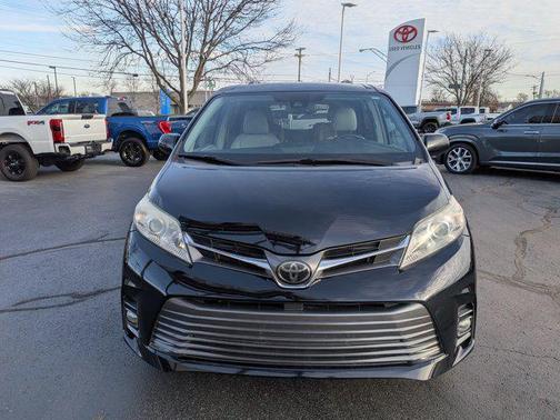 2019 Toyota Sienna XLE Premium