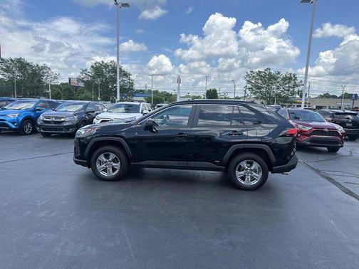2022 Toyota RAV4 Hybrid LE