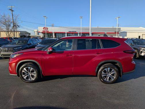 2024 Toyota Highlander XLE