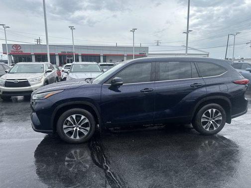 2022 Toyota Highlander Hybrid XLE