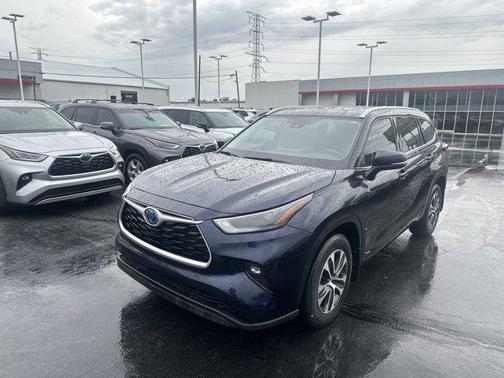 2022 Toyota Highlander Hybrid XLE