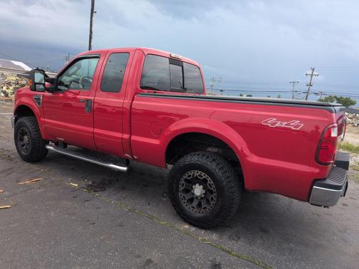 Red 2008 Ford F-250 XLT
