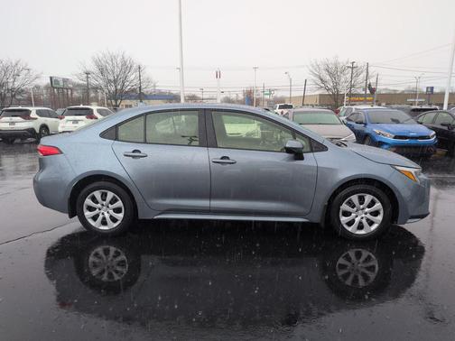 2025 Toyota Corolla Hybrid LE