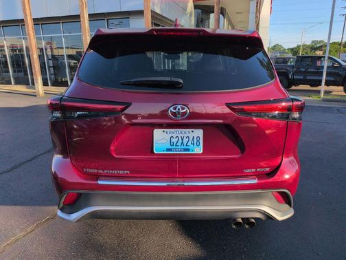 Ruby Flare Pearl 2023 Toyota Highlander XSE
