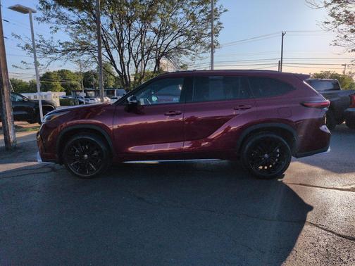 Ruby Flare Pearl 2023 Toyota Highlander XSE