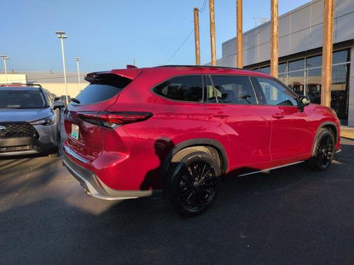 Ruby Flare Pearl 2023 Toyota Highlander XSE