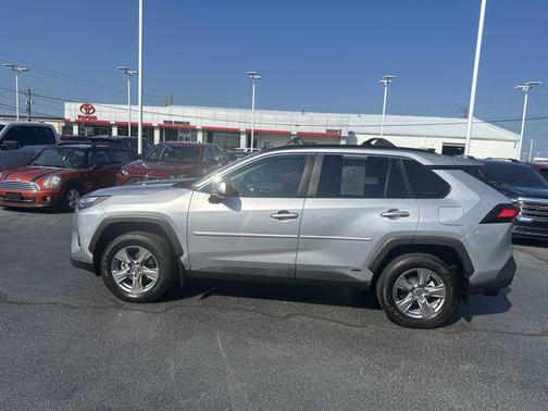 2024 Toyota RAV4 Hybrid XLE