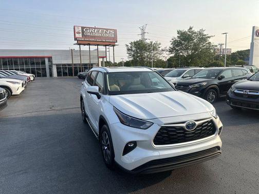Wind Chill Pearl 2023 Toyota Highlander Hybrid XLE