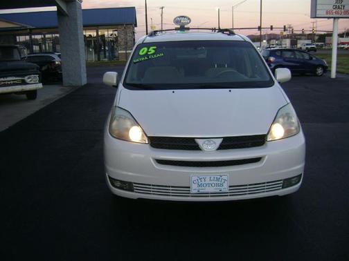 2005 Toyota Sienna XLE