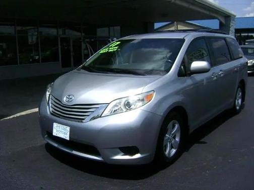2017 Toyota Sienna LE
