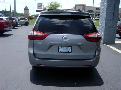 2017 Toyota Sienna LE