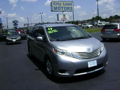 2017 Toyota Sienna LE