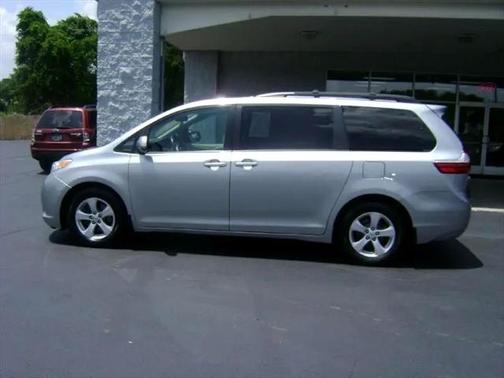 2017 Toyota Sienna LE