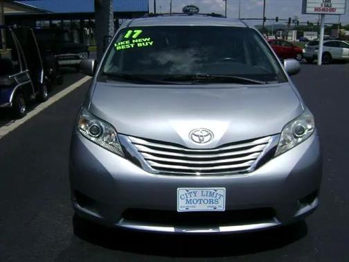 2017 Toyota Sienna LE