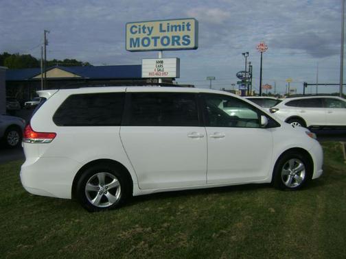 2014 Toyota Sienna LE