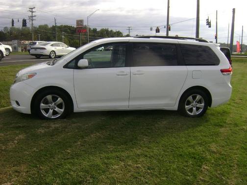 2014 Toyota Sienna LE