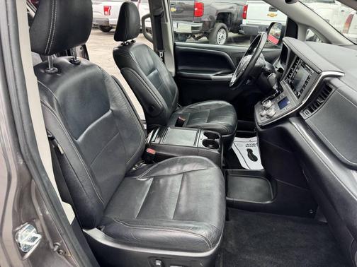 2019 Toyota Sienna SE Premium