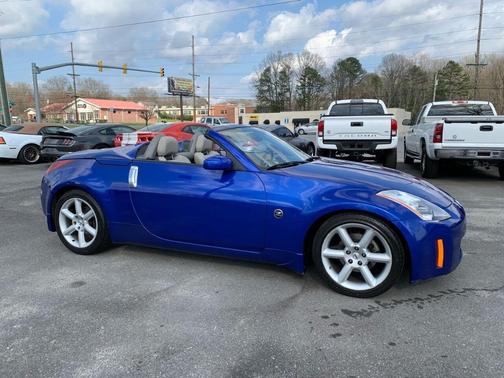 Photo 4 of 24 of 2005 Nissan 350Z Touring