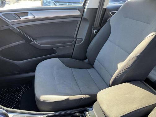 2016 Volkswagen e-Golf SE