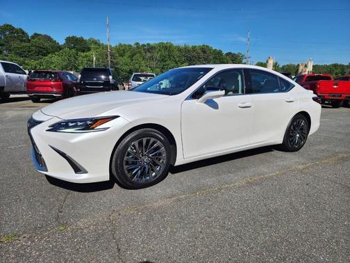 Eminent White Pearl 2024 Lexus ES 300h Ultra Luxury