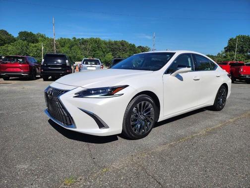 Eminent White Pearl 2024 Lexus ES 300h Ultra Luxury