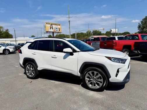 2020 Toyota RAV4 XLE Premium