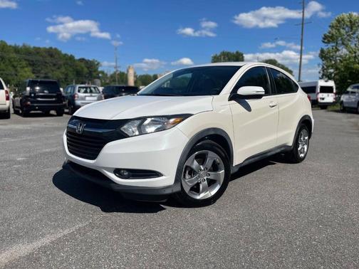 White 2017 Honda HR-V EX