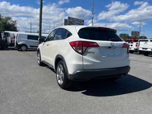 White 2017 Honda HR-V EX