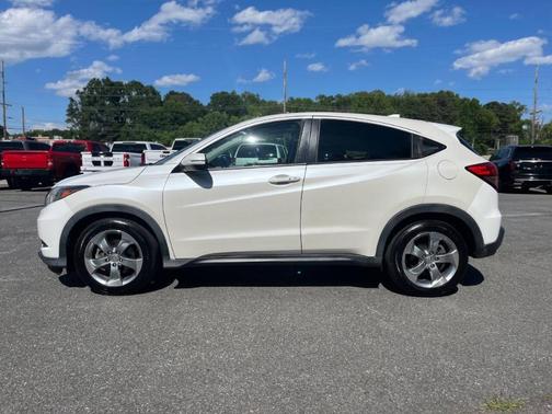 White 2017 Honda HR-V EX
