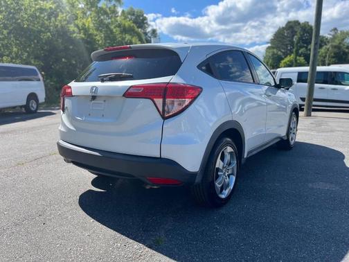 White 2017 Honda HR-V EX