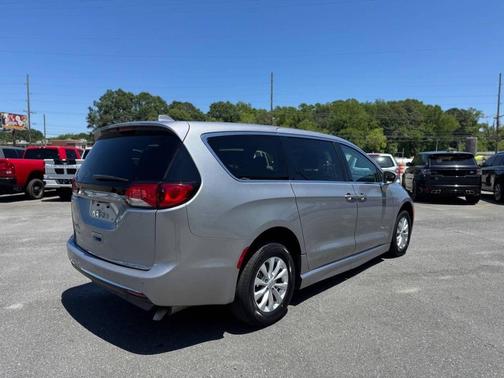 Billet Silver Clearcoat Metallic 2018 Chrysler Pacifica Touring Plus